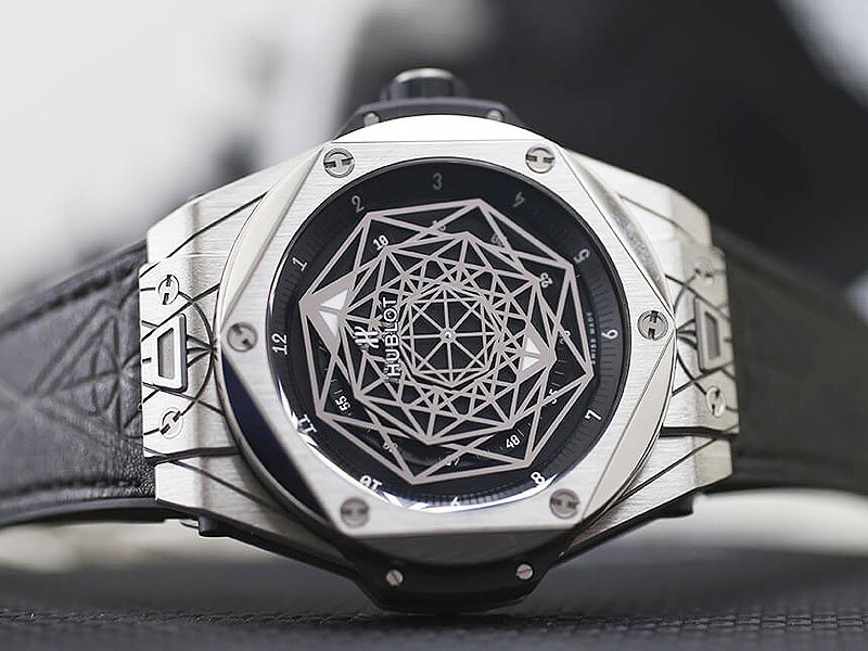 Яркое смешение жанров – часы-тату Hublot Big Bang Sang Bleu