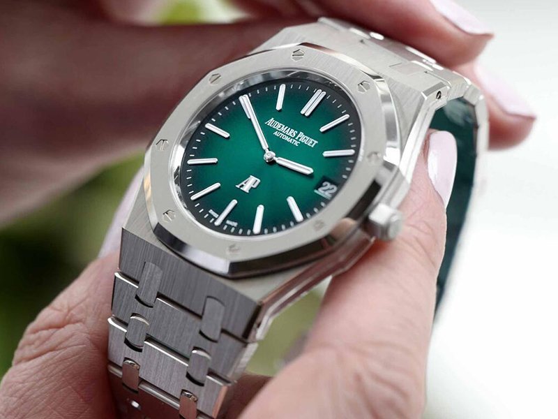 Новое поступление.  Audemars Piguet Royal Oak “Jumbo” Extra-Thin Platinum and Smoked Green Dial и Selfwinding Chronograph
