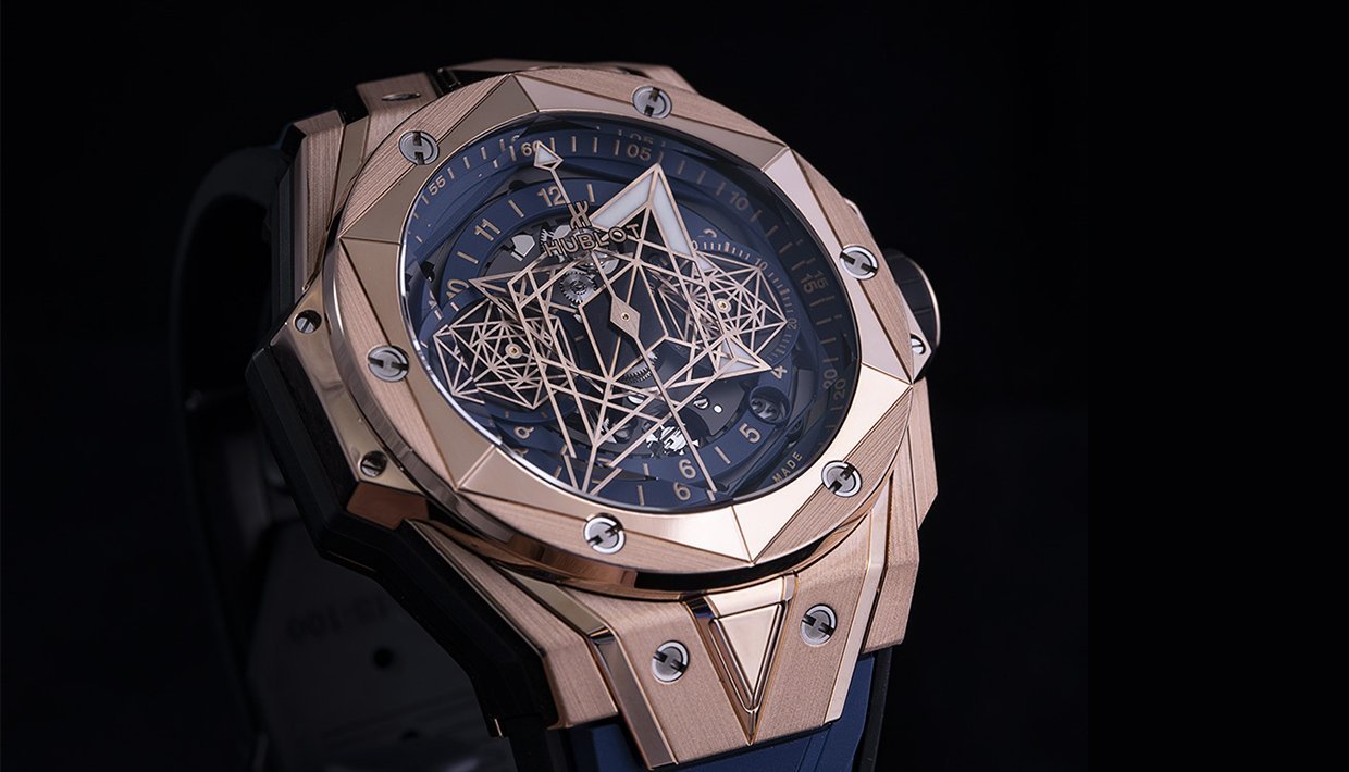 Обзор модели Hublot Big Bang Sang Bleu II с голубым циферблатом Обзор модели Hublot Big Bang Sang Bleu II с голубым циферблатом