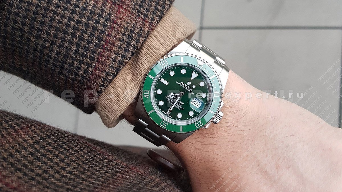ОБЗОР: Часы Rolex Submariner "Hulk" ОБЗОР: Часы Rolex Submariner "Hulk"