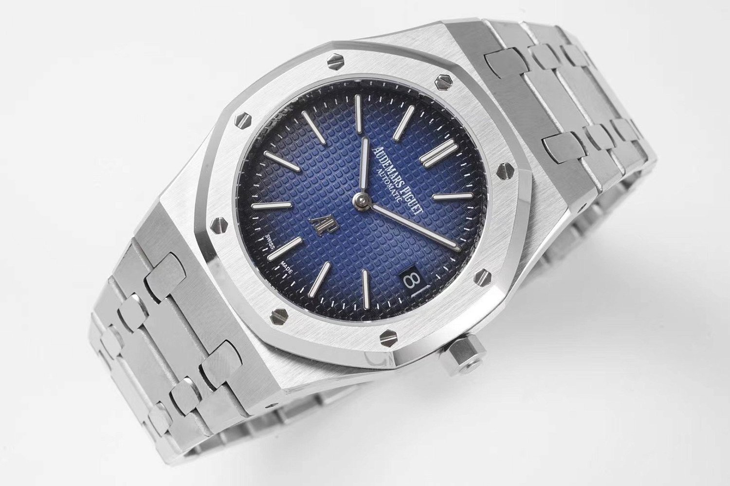 Audemars Piguet Royal Oak Jumbo Extra-Thin 15202IP.OO.1240IP.01