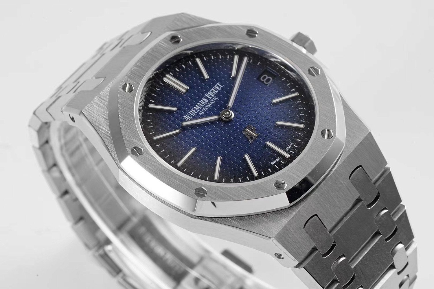 Audemars Piguet Royal Oak Jumbo Extra-Thin 15202IP.OO.1240IP.01